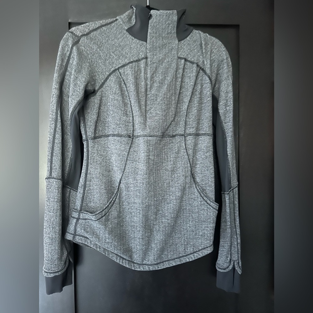 Lululemon Women’s Size 8 Half-Zip, Black & Gray